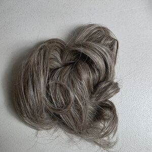 Womens Ponytail Holder 
 Curl  Bun Natural Hair Buns
Great condition
Brown Gray